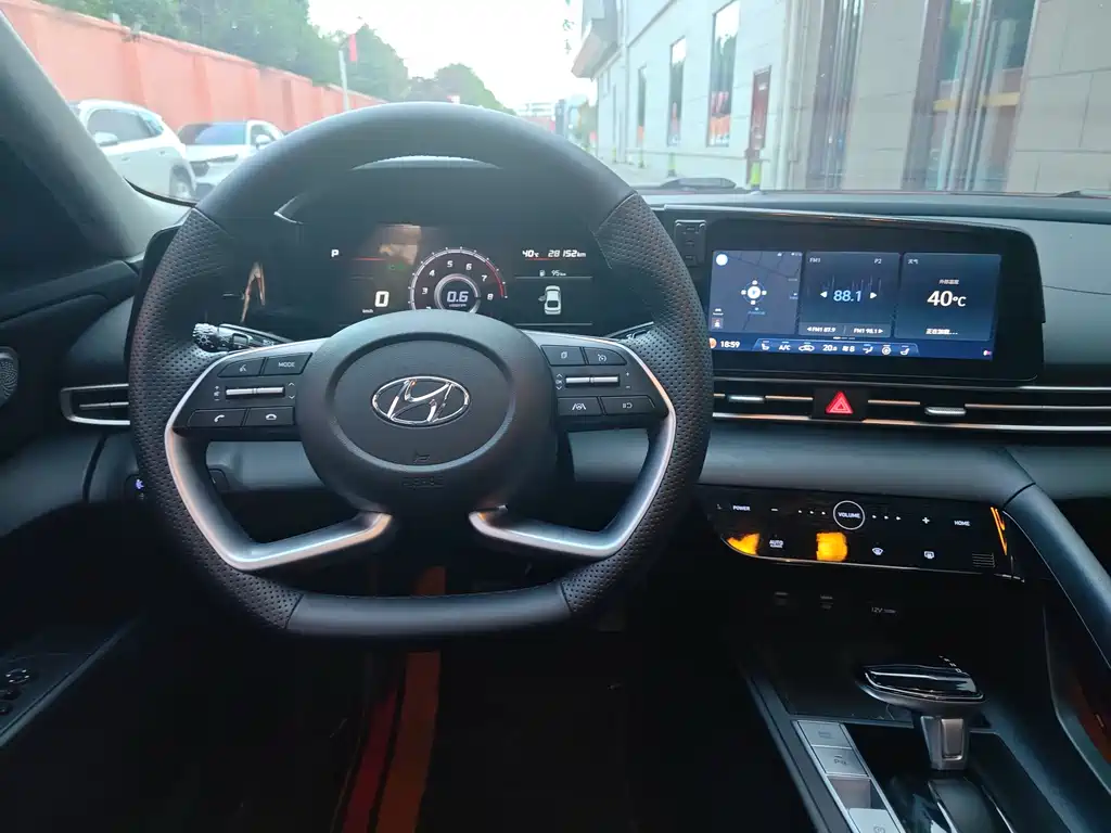 Hyundai Elantra 2023