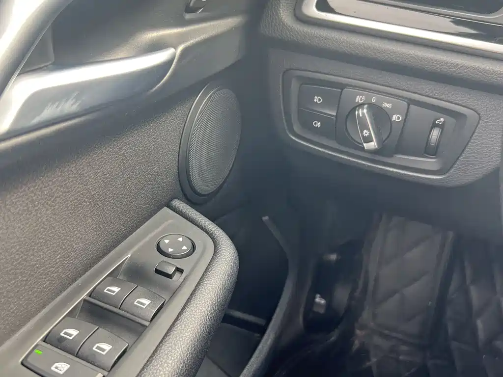 BMW 1 Series 2019 — фото 12