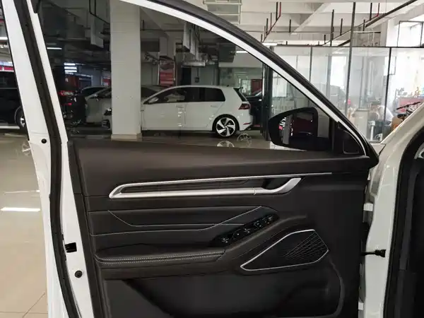 Geely Emgrand 2022