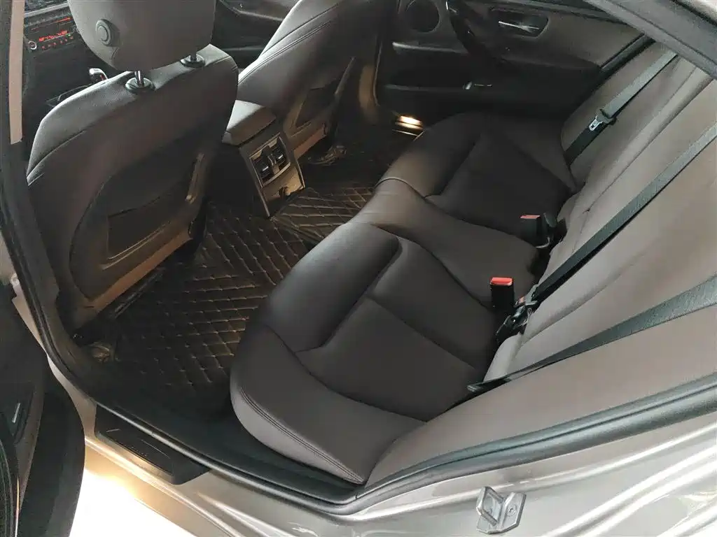 BMW 3 Series 2019 — фото 17
