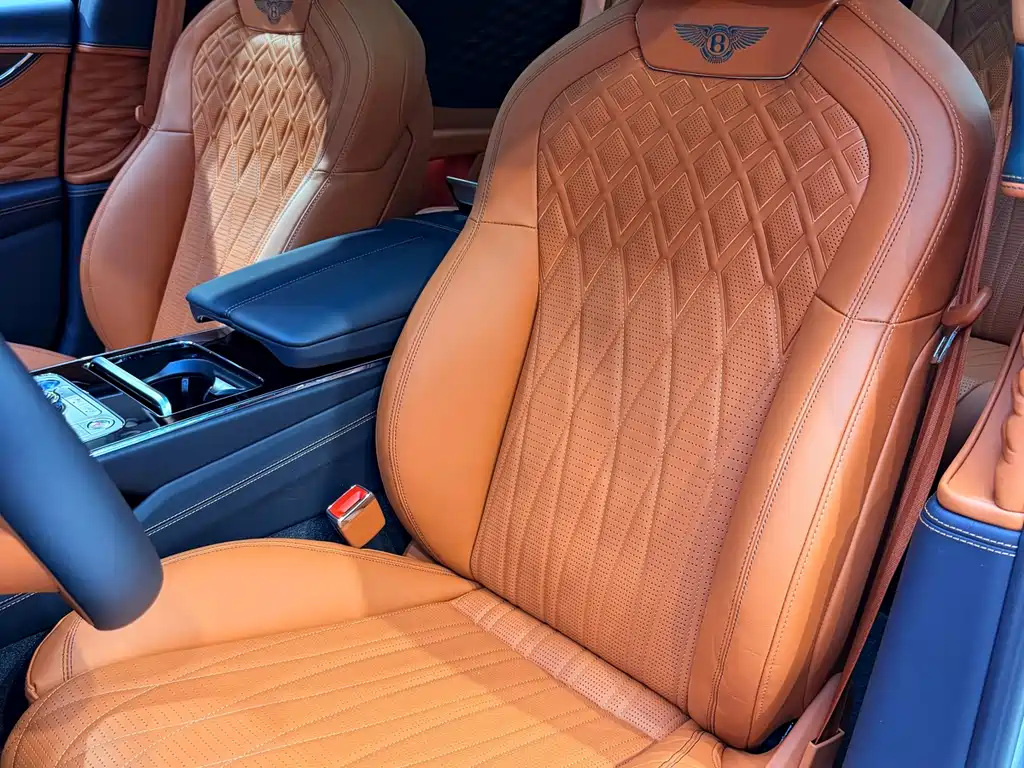 Bentley Flying Spur 2024 — фото 10