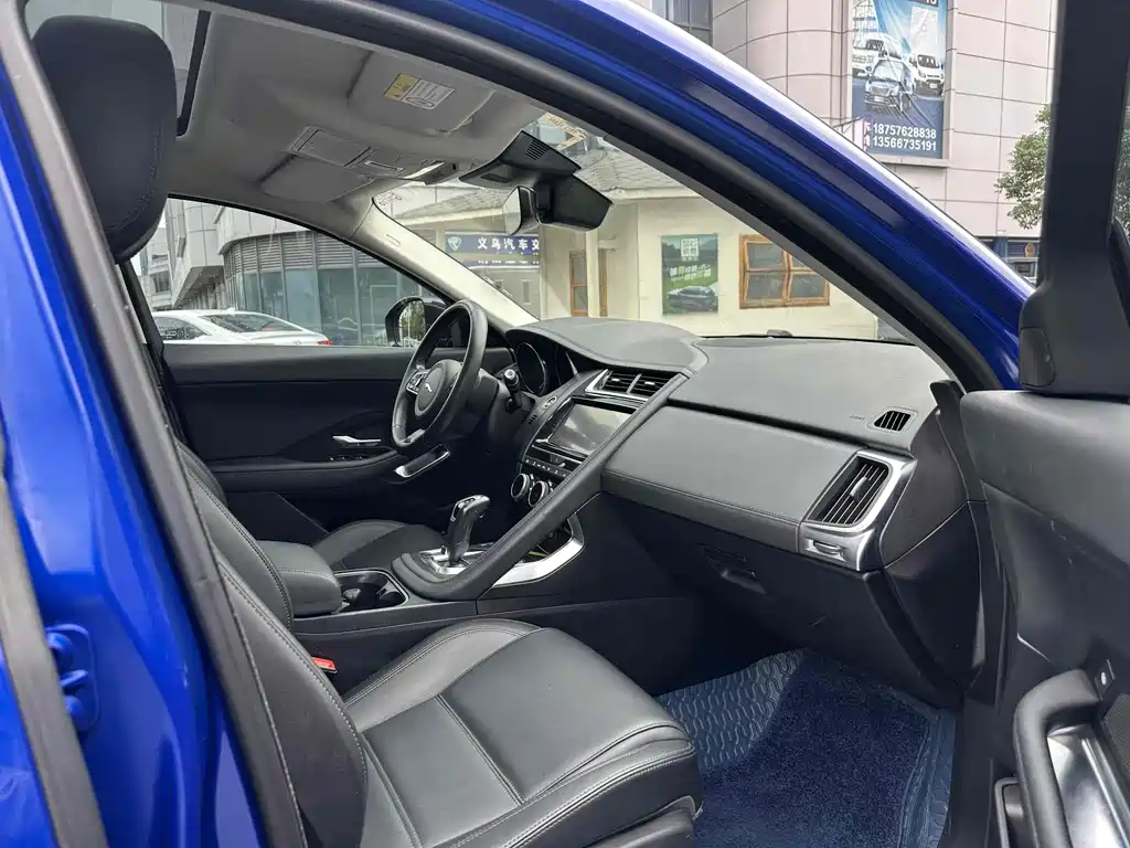 Jaguar E-PACE 2020 — фото 10