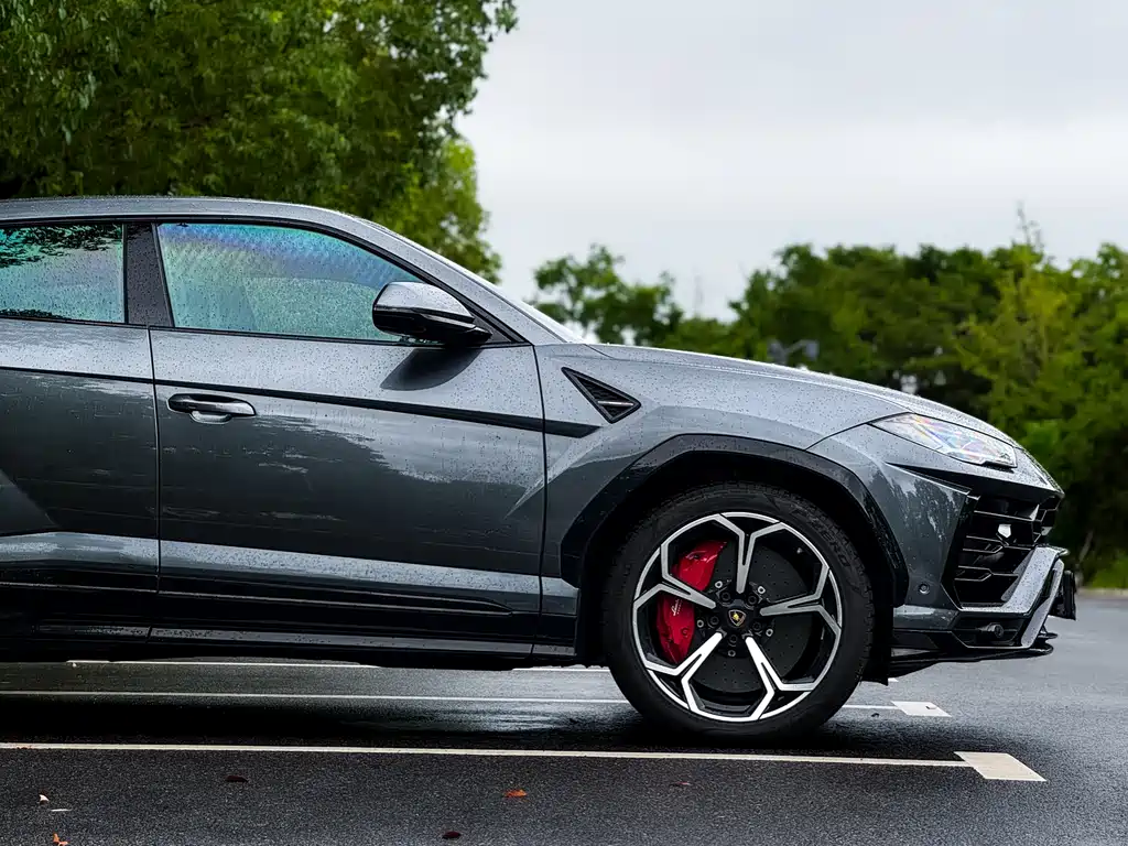 Lamborghini Urus 2019 — фото 19