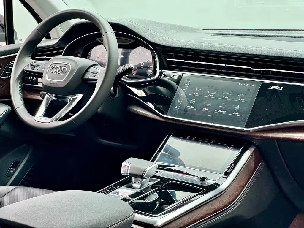 Audi Q7 2023 — фото 12