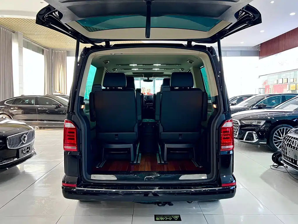 Volkswagen Multivan 2017 — фото 26