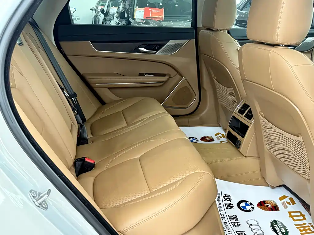 Jaguar XFL 2025 — фото 10