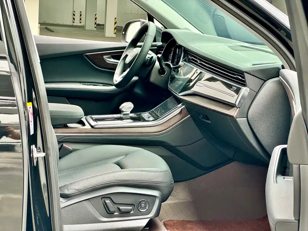 Audi Q7 2023 — фото 10