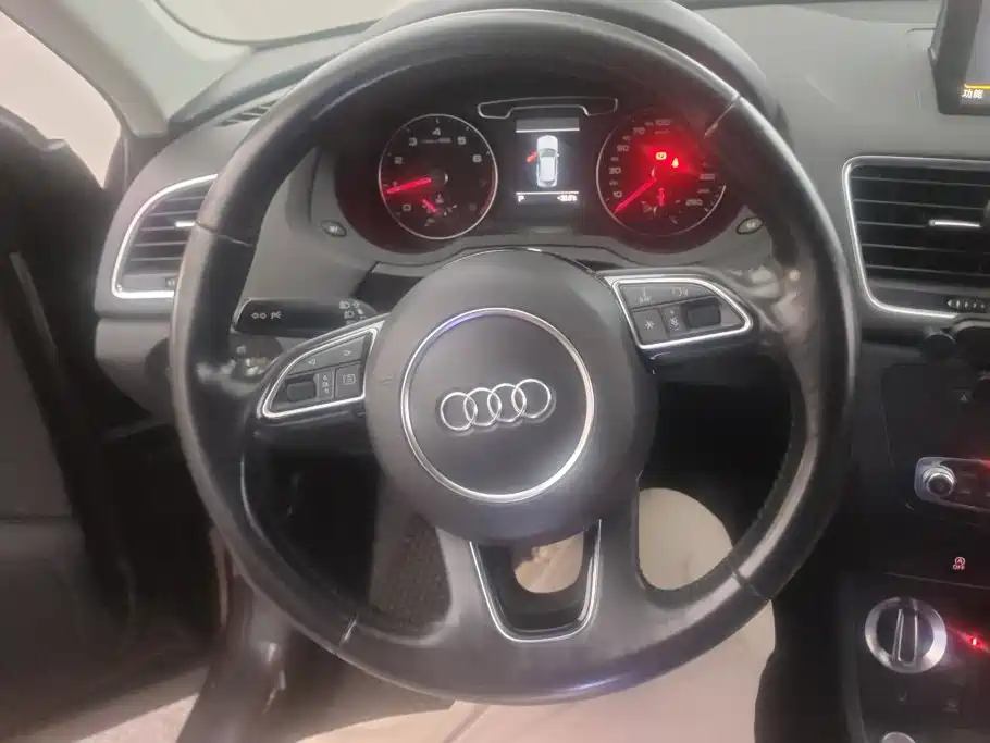 Audi Q3 2016 — фото 15
