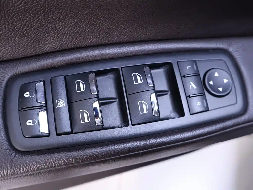 Maserati Quattroporte 2015 — фото 17