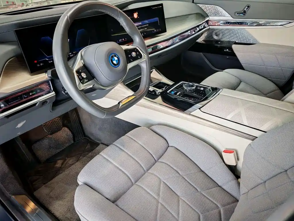 BMW i7 2022 — фото 10