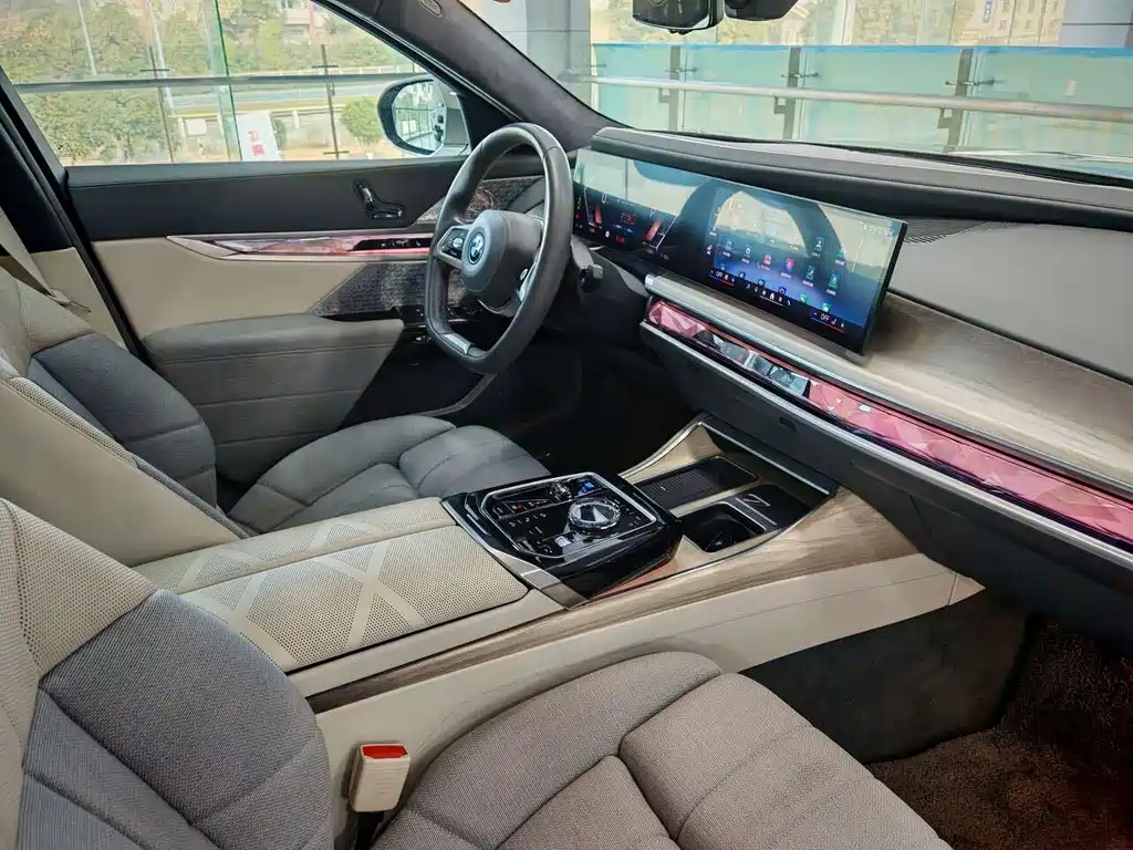 BMW i7 2022 — фото 18