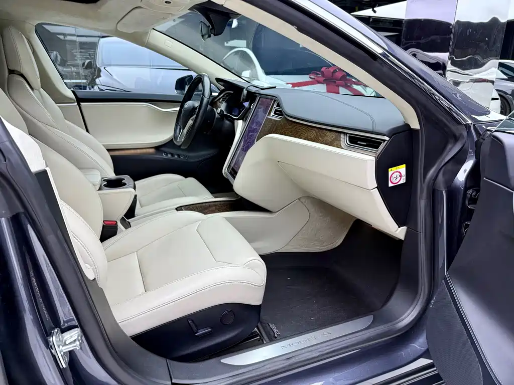 Tesla Model S 2018 — фото 10
