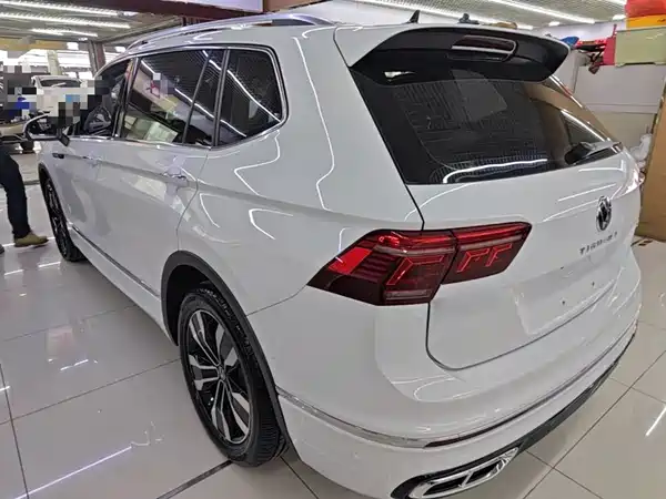 Volkswagen Tiguan L 2023