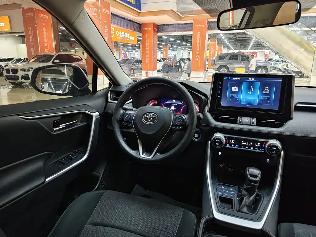 Toyota RAV4 2020 — фото 15