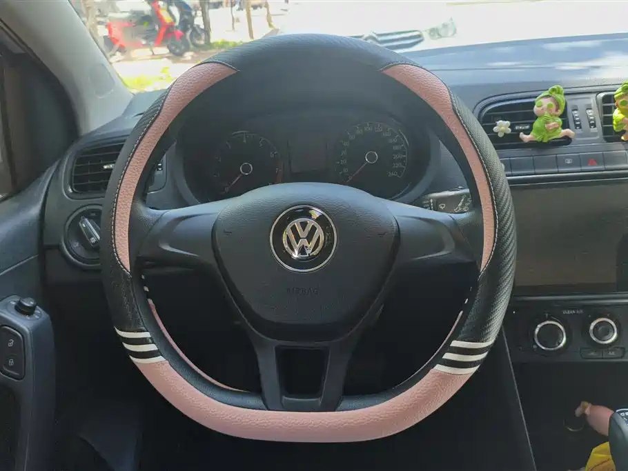Volkswagen Polo 2017 — фото 15