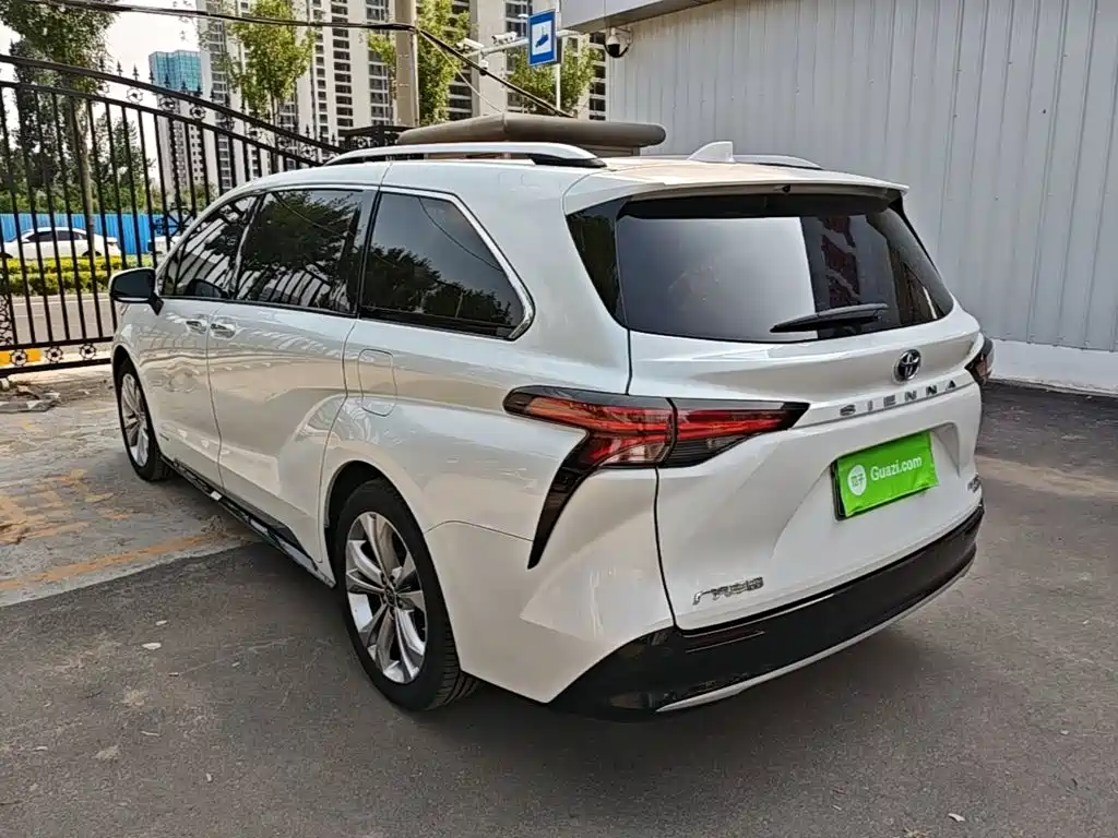 Toyota Sienna 2022 — фото 5