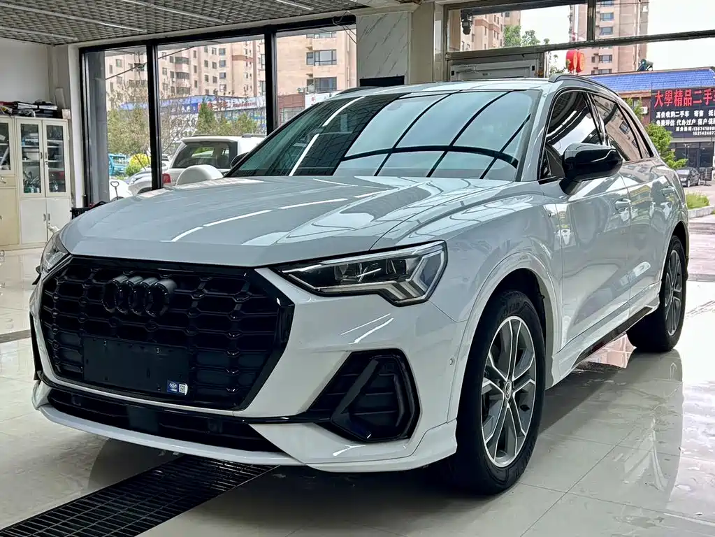 Audi Q3 2023 — фото 1