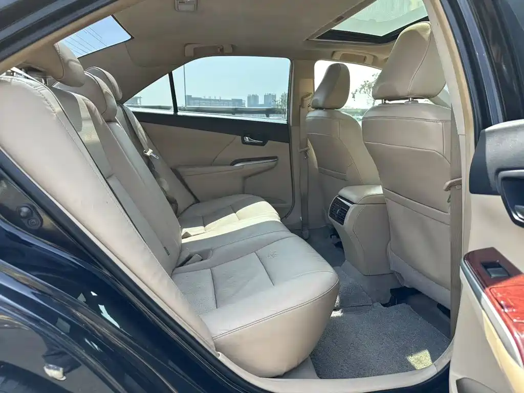 Toyota Camry 2014 — фото 19