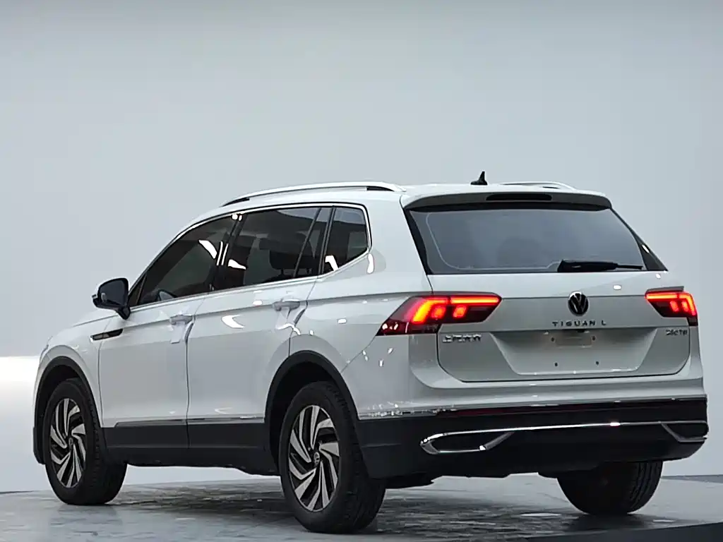 Volkswagen Tiguan L 2023 — фото 6