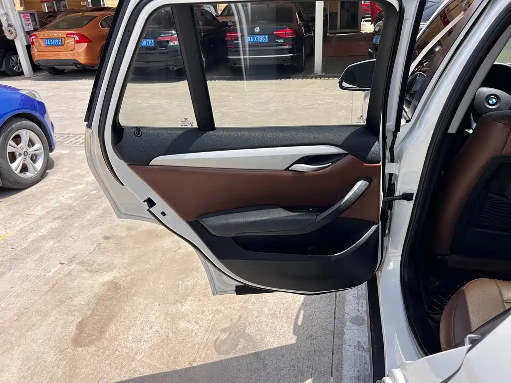 BMW X1 2015 — фото 11