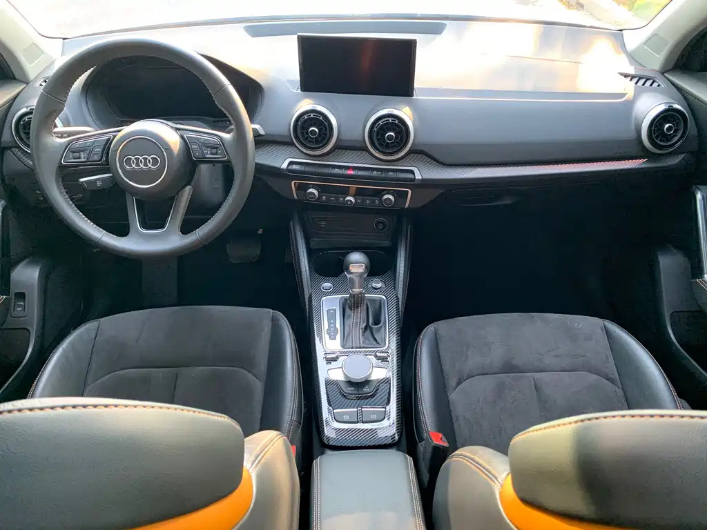 Audi Q2L e-tron 2022 — фото 13
