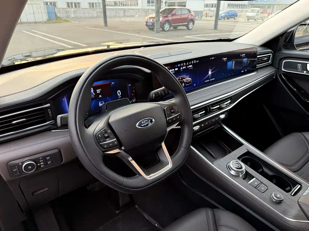 Ford Explorer 2025 — фото 18