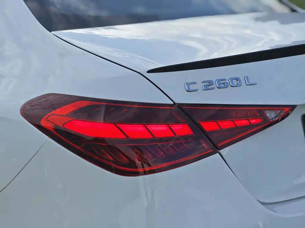 Mercedes-Benz C-Class 2024 — фото 10
