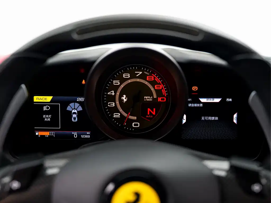 Ferrari F8 2022 — фото 19