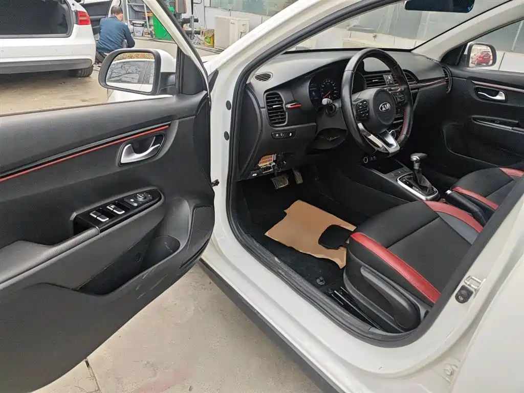 Kia KX Cross 2019 — фото 12