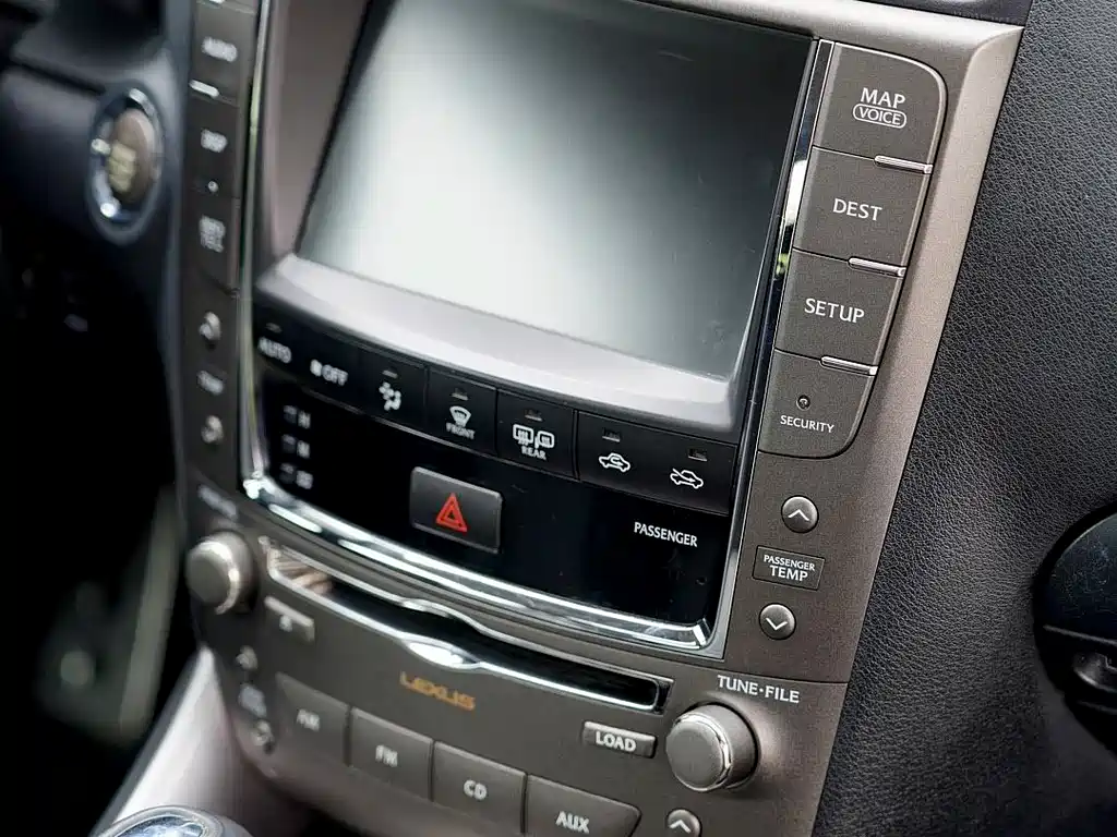 Lexus IS 2010 — фото 23