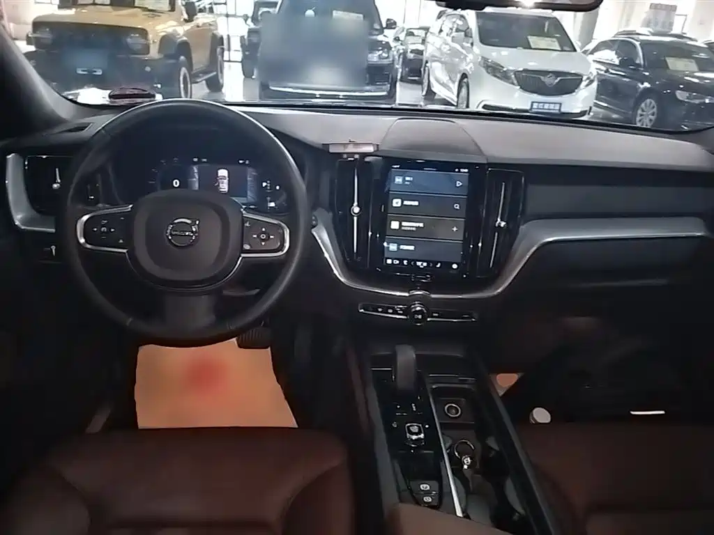 Volvo XC60 2022 — фото 10