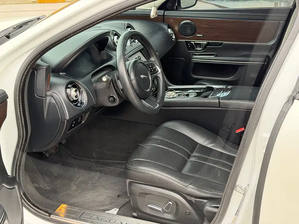 Jaguar XJ 2015