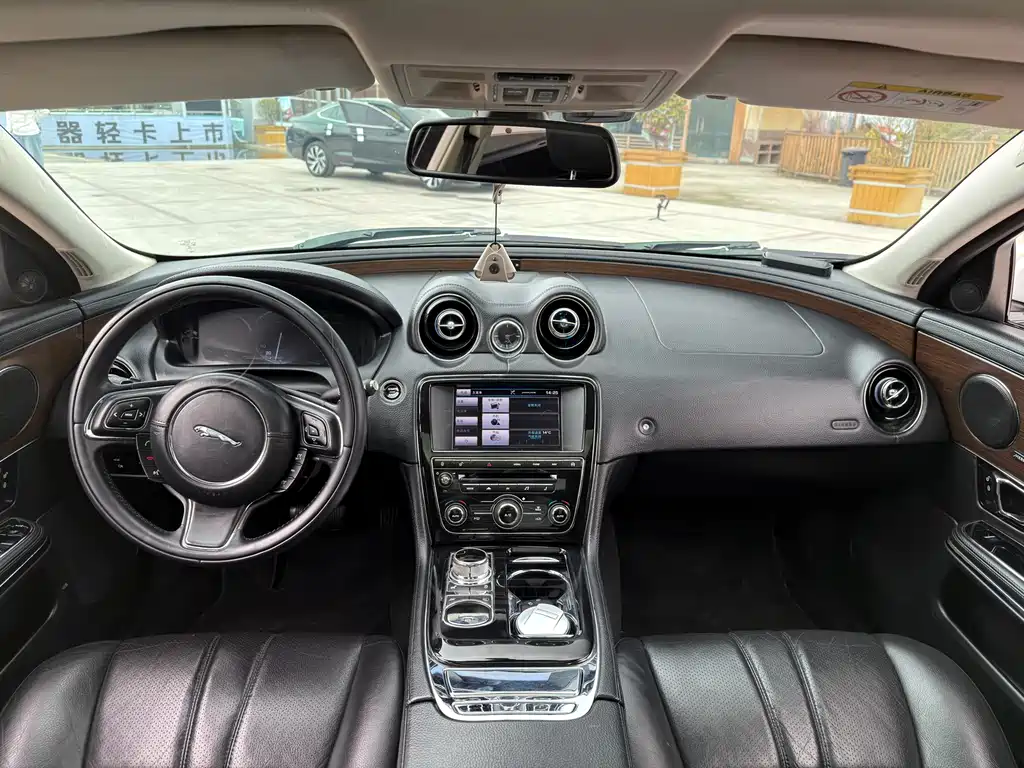 Jaguar XJ 2015