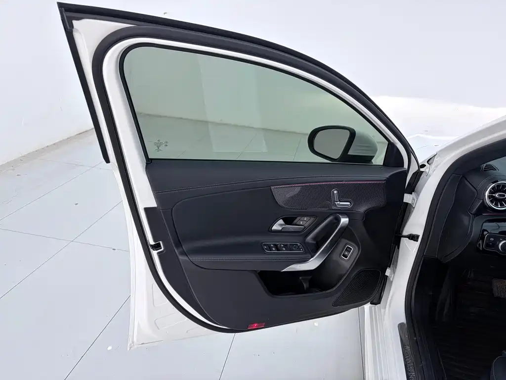 Mercedes-Benz A-Class 2021 — фото 5
