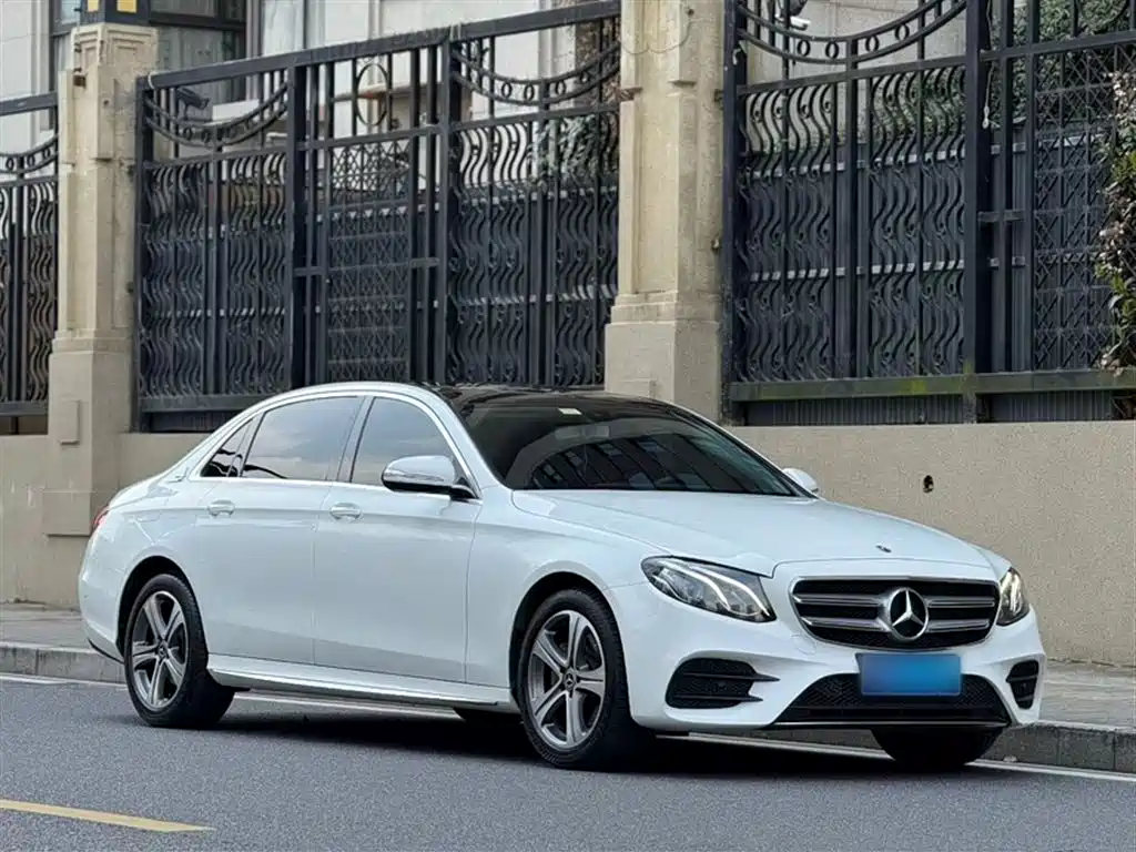 Mercedes-Benz E-Class 2019 — фото 24