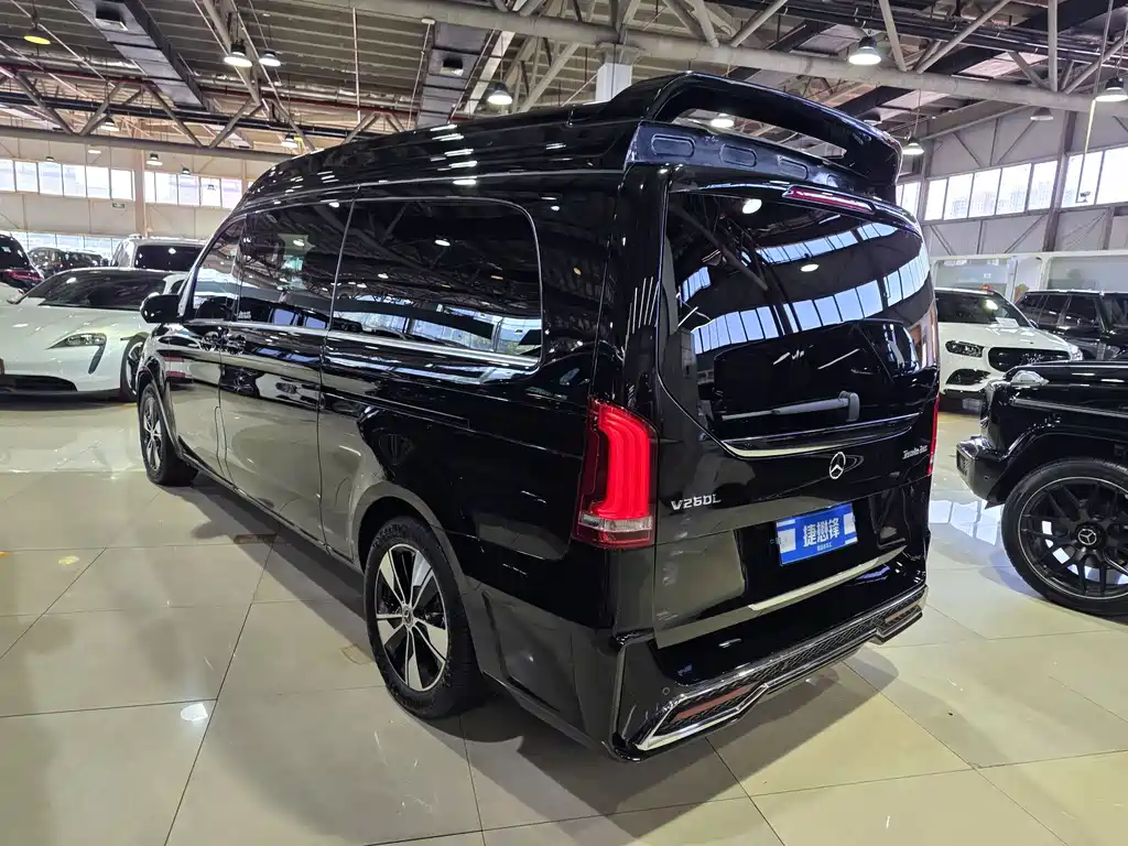 Mercedes-Benz V-Class 2022 — фото 4