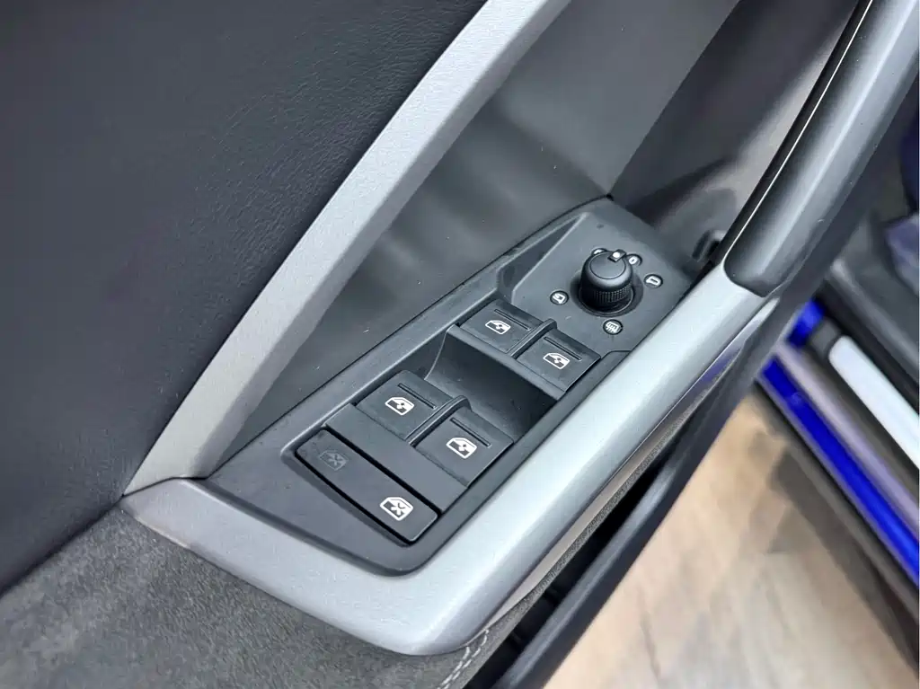 Audi Q3 2019 — фото 11