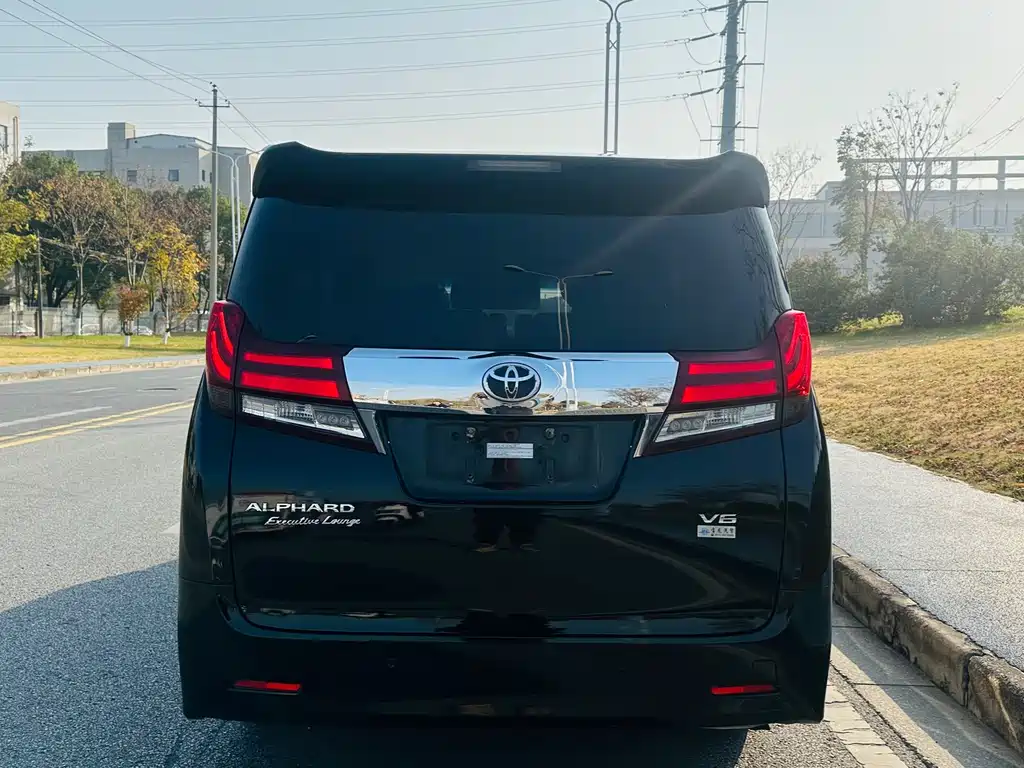 Toyota Alphard 2017 — фото 6
