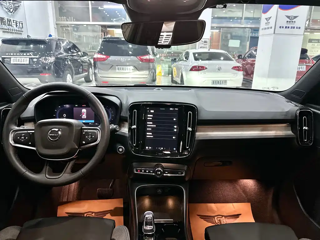 Volvo XC40 2022 — фото 32