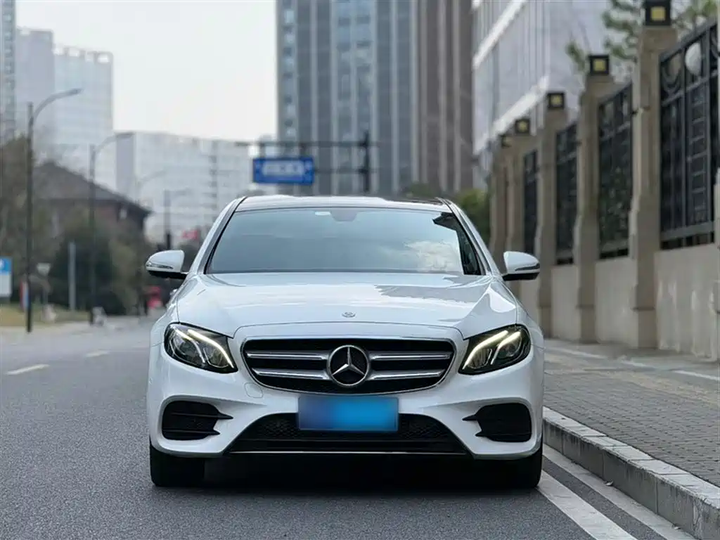 Mercedes-Benz E-Class 2019 — фото 23