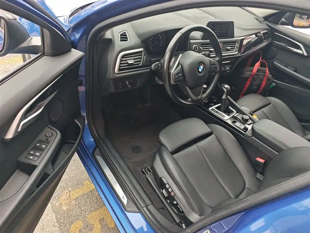 BMW 1 Series 2019 — фото 16