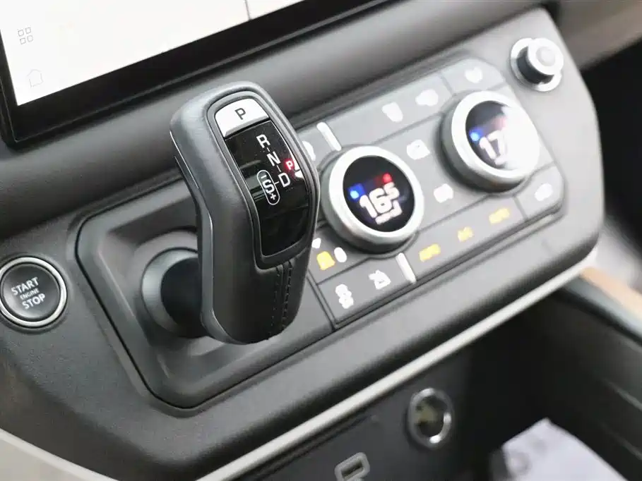 Land Rover Defender 2023 — фото 14