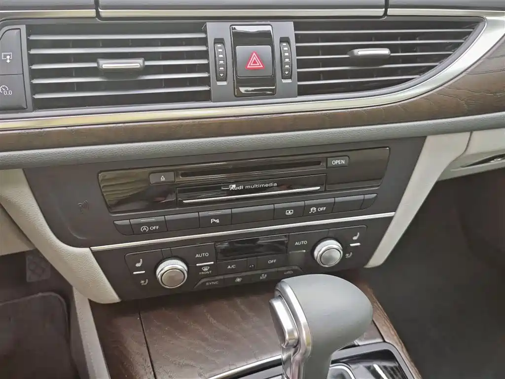 Audi A6L 2015 — фото 12