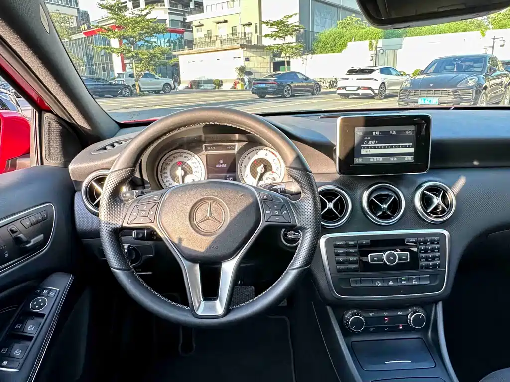Mercedes-Benz A-Class 2015 — фото 19