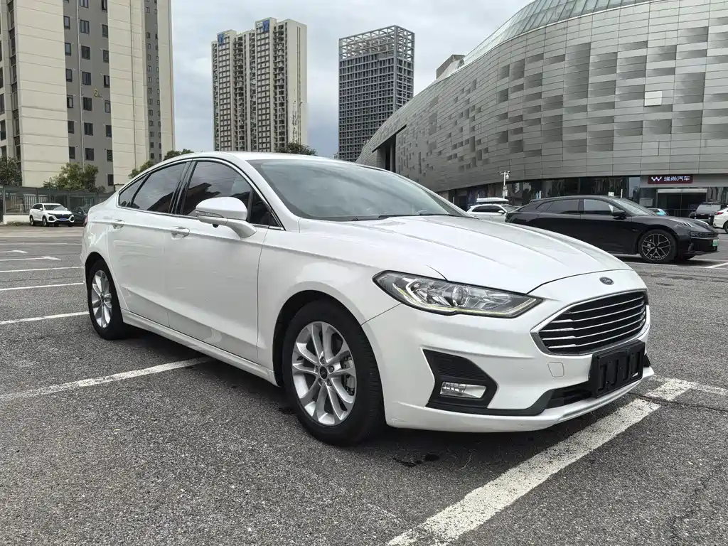 Ford Mondeo 2022 — фото 8
