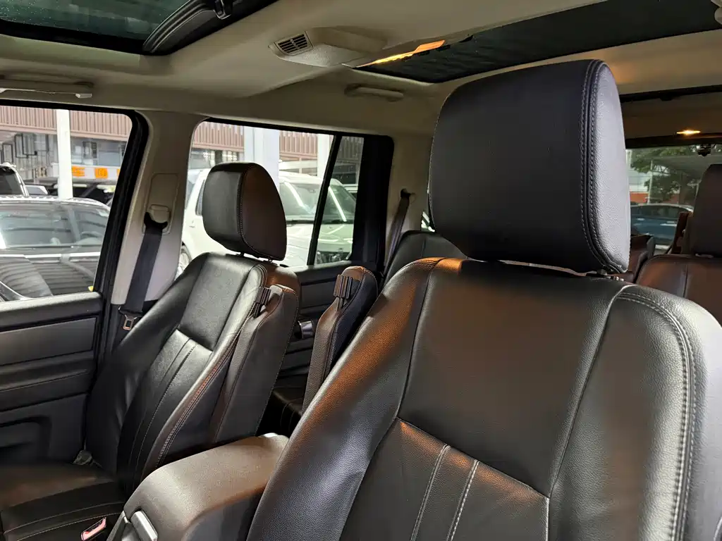 Land Rover Discovery 2015 — фото 10