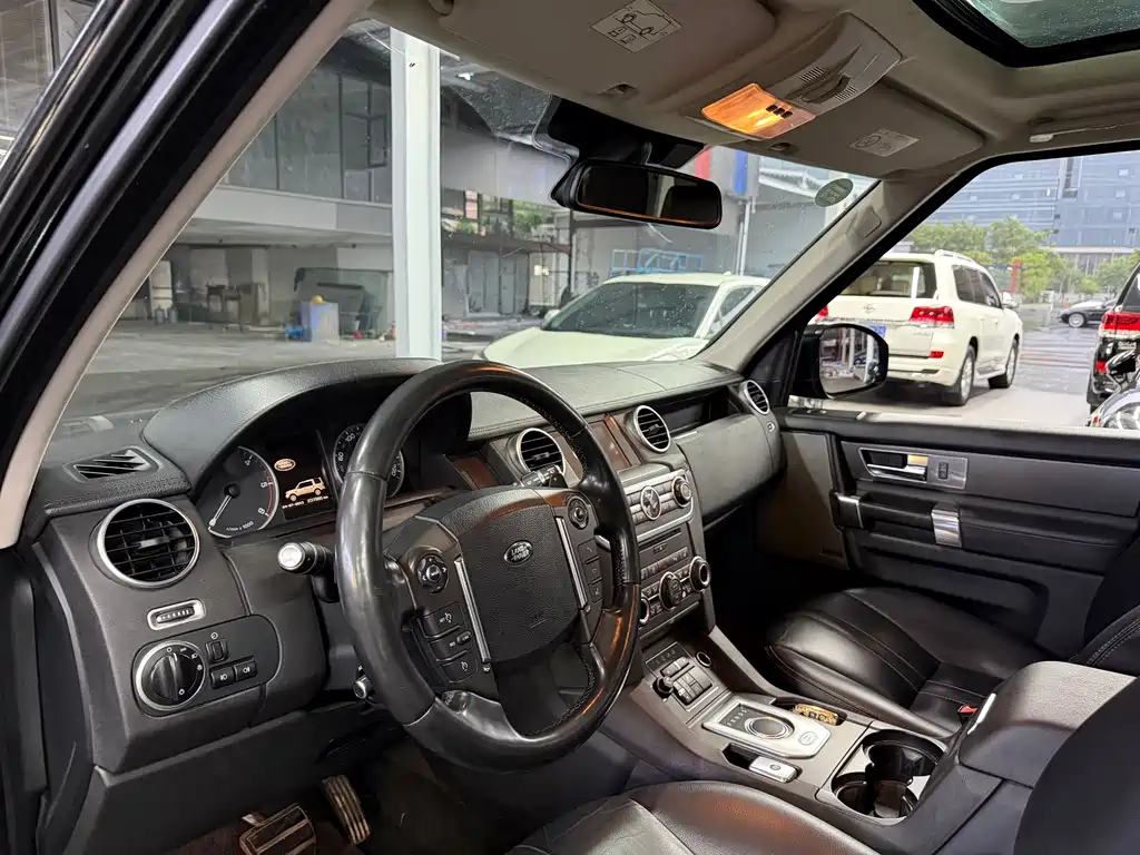 Land Rover Discovery 2015 — фото 9