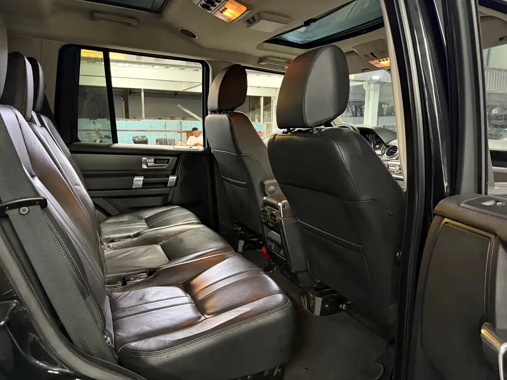 Land Rover Discovery 2015 — фото 14
