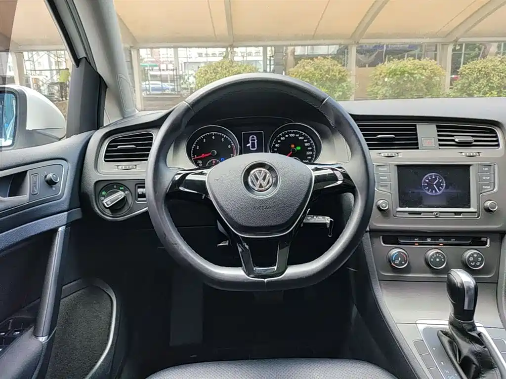 Volkswagen Golf 2017 — фото 11