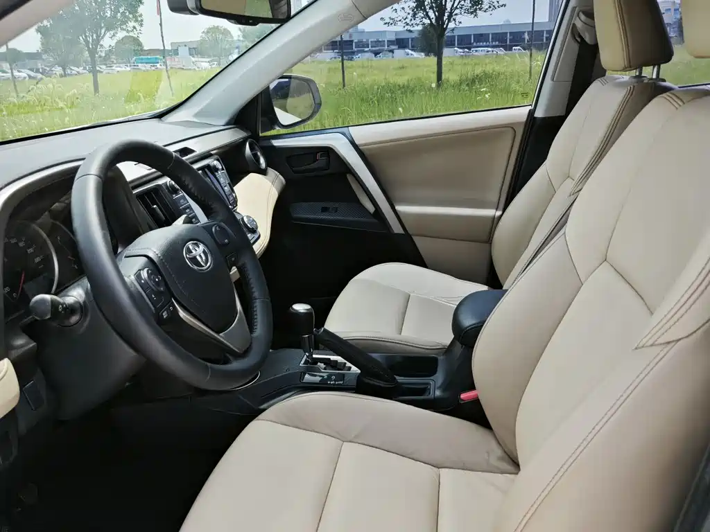 Toyota RAV4 2014 — фото 11